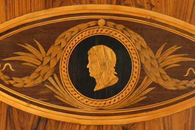 Detal blatu stołu (drewno) autorstwa Giuseppe Maggiolini