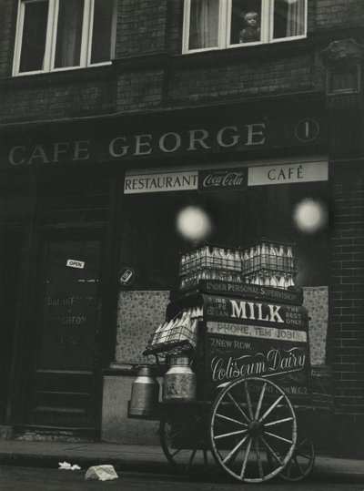 Londyńska scena uliczna 1950 autorstwa Godfrey Macdominic