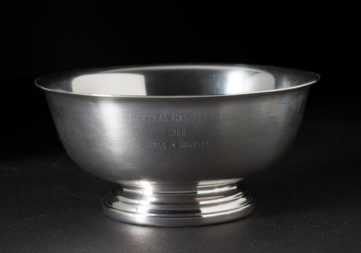Trofeum tenisowe ze srebrną miską wręczone Sally Ride, 1965. autorstwa Gorham Manufacturing Company