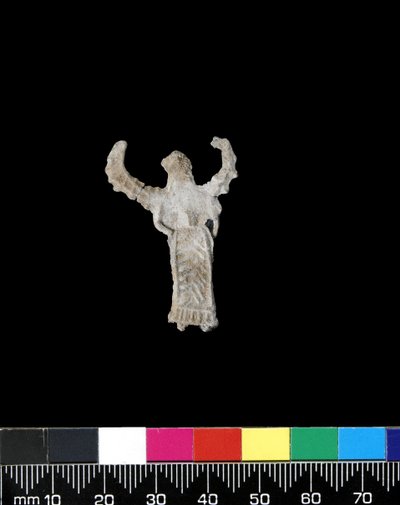 Ornament reliefowy uskrzydlonej bogini (ołów) autorstwa Greek