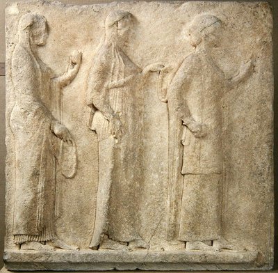 Trzy Gracje, relief z Przejścia Teorii, z Thasos, ok. 470 pne (marmur) autorstwa Greek