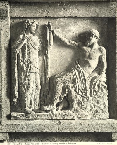 Zeus i Hera, metopa ze świątyni E w Selinunte na Sycylii (marmur) (zdjęcie czarno-białe) autorstwa Greek