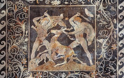 Mozaika przedstawiająca polowanie na jelenia, Aleksander Wielki i Hefajstion (Hefajstion), Pella, Grecja, 330-300 p.n.e. (mozaika) autorstwa Greek School