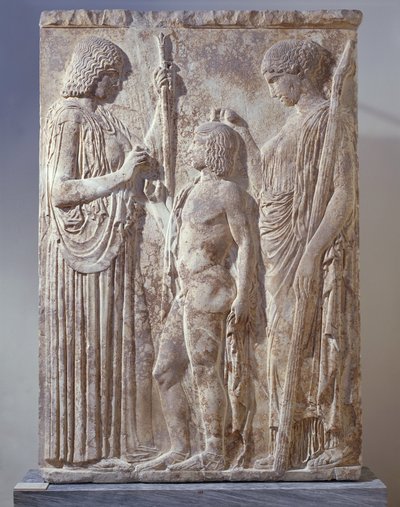 Marmurowa płaskorzeźba przedstawiająca triadę misteriów eleuzyjskich z Persefoną, Demeter i Triptolemusem z Eleusis autorstwa Greek School