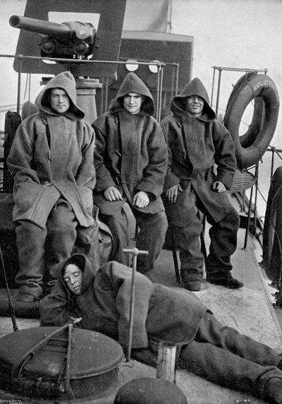 Bluejackets niszczyciela torpedowców HMS Sturgeon, 1896 autorstwa Gregory and Co