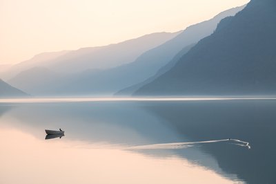 Jezioro Misty Mountain autorstwa Gustav Davidsson