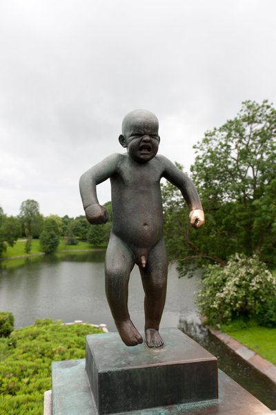 "Sinnatageen" zły chłopiec, rzeźba w Frogner Park, Oslo, Norwegia (brąz) autorstwa Gustav Vigeland