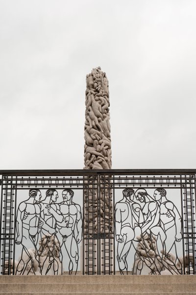 Bramy z kutego żelaza „Nadzy mężczyźni” i „Monolit ludowy” z granitu w Frogner Park, Oslo, Norwegia (zdjęcie) autorstwa Gustav Vigeland