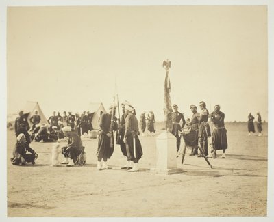 Podniesiona flaga pułku Zouave, Camp de Châlons autorstwa Gustave Le Gray