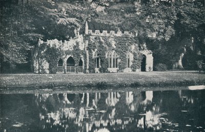 Ruiny w Frogmore, c1899, 1901 autorstwa HN King