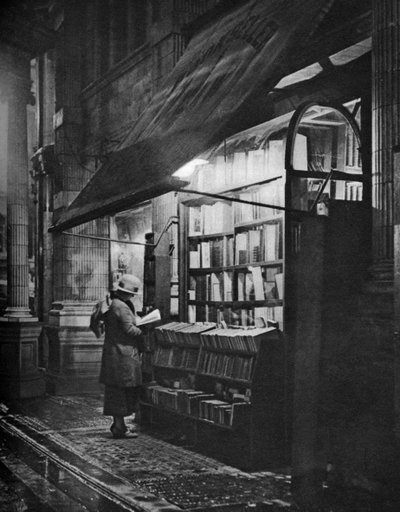 Księgarnia w Bloomsbury, Londyn, 1926-1927. autorstwa H. W. Fincham