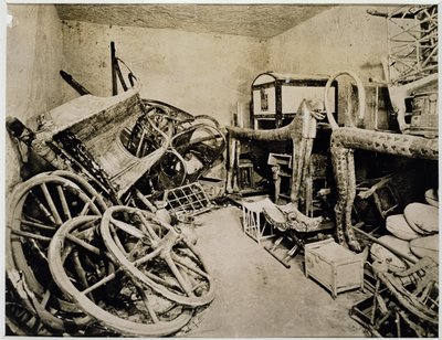 Widok przedsionka Grobu Tutanchamona patrzącego na południe, Dolina Królów, listopad 1922 (odbitka żelatynowo-srebrowa) autorstwa Harry Burton