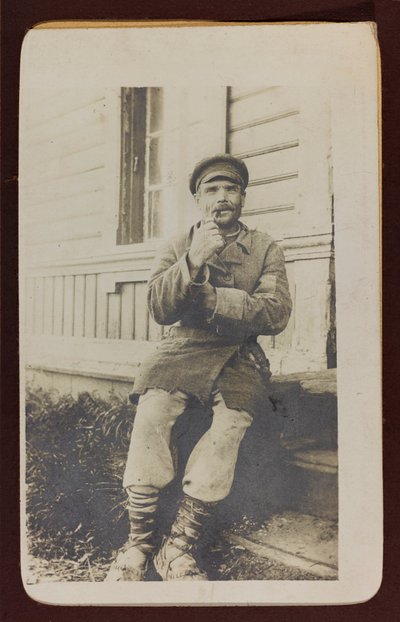 I wojna światowa: Ukraina w latach 1914-1916 podczas najazdu wojsk niemieckich. Portret mężczyzny (zdjęcie czarno-białe) autorstwa Heldenfriedhof Dsessentniki (attr. to)