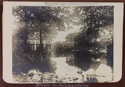 I wojna światowa: Ukraina w latach 1914-1916 podczas najazdu wojsk niemieckich. Most nad rzeką (zdjęcie czarno-białe) autorstwa Heldenfriedhof Dsessentniki (attr. to)