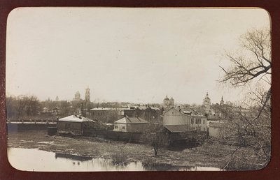 I wojna światowa: Ukraina w latach 1914-1916 podczas najazdu wojsk niemieckich. Widok Sumy (zdjęcie czarno-białe) autorstwa Heldenfriedhof Dsessentniki (attr. to)