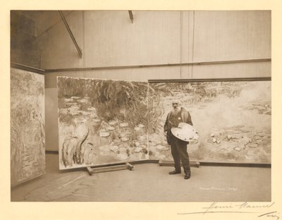 Claude Monet (1840-1926) przed obrazami „Lilie wodne”, w swoim studio w Giverny autorstwa Henri Manuel