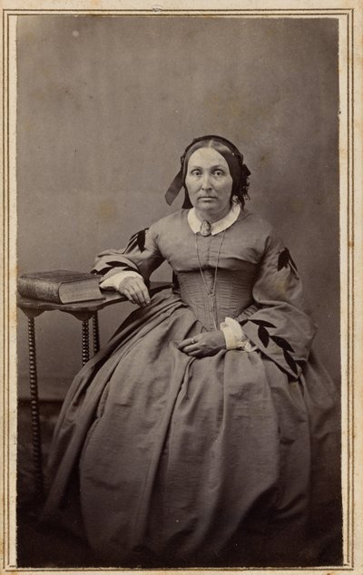 Portret kobiety, lata sześćdziesiąte XIX wieku (zdjęcie) autorstwa Henrietta M. Hart