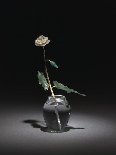 White Flower, firma Petera Carla Fabergé autorstwa Henrik Wigstrom