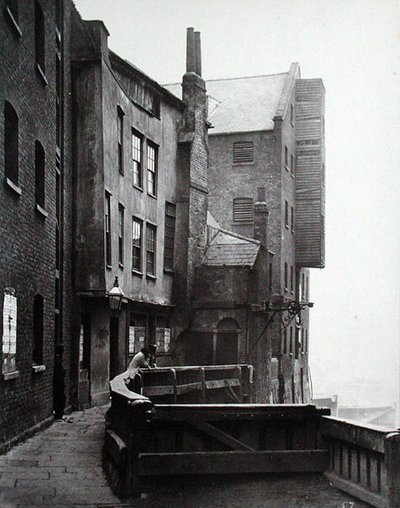 Widok postaci w St. Mary Overie Dock, Bankside autorstwa Henry Dixon