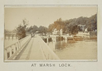 W Marsh Lock autorstwa Henry W. Taunt