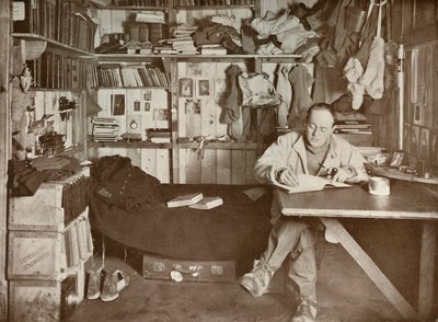 Kapitan Scott w jego legowisku, c1911, 1913 autorstwa Herbert Ponting