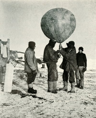 Dr Simpson wysyłający balon, 1911, 1913 autorstwa Herbert Ponting