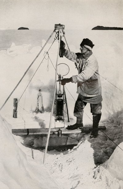 EW Nelson z izolowaną butelką na wodę Nansen-Petersen, c1911, 1913 autorstwa Herbert Ponting