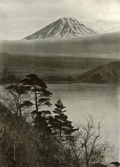 Fuji od średniego kręgosłupa noclera, 1910. autorstwa Herbert Ponting