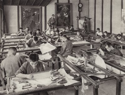 Japonia w latach 20.: Szkoła haftu w Kioto (zdjęcie czarno-białe) autorstwa Herbert Ponting