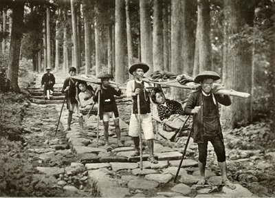 Japońskie damy idące do sanktuariów, Nikko, 1910. autorstwa Herbert Ponting