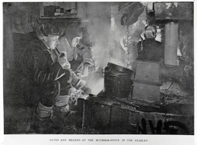 Oates & Meares przy piecu na tłuszcz w stajni, 1911 autorstwa Herbert Ponting