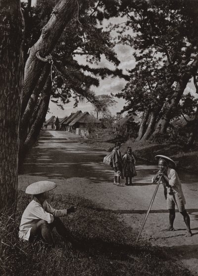 Na Starym Tokaido (zdjęcie czarno-białe) autorstwa Herbert Ponting