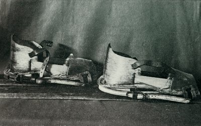 Buty narciarskie do użytku z Finnesko, c19101913, 1913 autorstwa Herbert Ponting