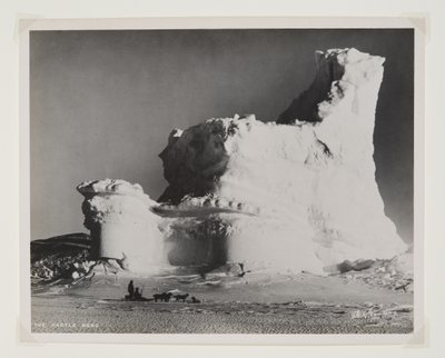 Zamek Berg (druk bromowy) autorstwa Herbert Ponting