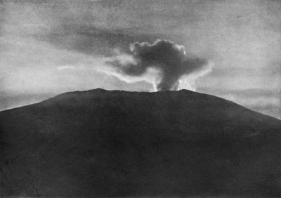 Szczyt Góry Erebus, c1910-1912, 1913 autorstwa Herbert Ponting