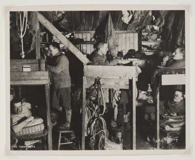 Kamienice podczas wyprawy Terra Nova (1910-13) na Biegun Południowy (odbitka bromowa) autorstwa Herbert Ponting