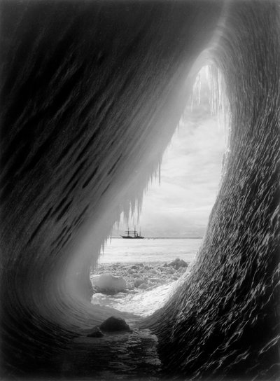 Terra Nova w McMurdo Sound, Antarktyka, 1911 autorstwa Herbert Ponting
