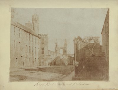 East End of South Street, St. Andrews, z ruinami katedry w oddali. autorstwa Hill and Adamson