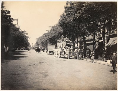 Omnibus na bulwarze w Paryżu, ok. 1890 r. (zdjęcie czarno-białe) autorstwa Hippolyte Blancard