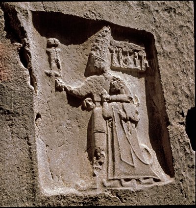 Król Tudhaliya ochrania przez bóstwo (Niska płaskorzeźba. około 1250-1220 pne) autorstwa Hittite