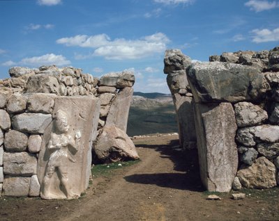 Brama Królewska, z dolną płaskorzeźbą po lewej stronie przedstawiającą boga wojny autorstwa Hittite Hittite