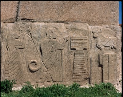 Widok podstawy płaskorzeźb Bramy Sfinksa autorstwa Hittite Hittite