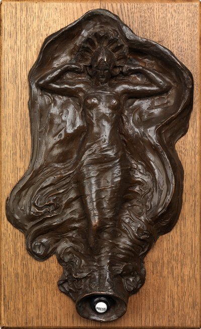 Dzwonek, Figura „Dźwięk” (elektrotyp miedziany) autorstwa Hubert von Herkomer