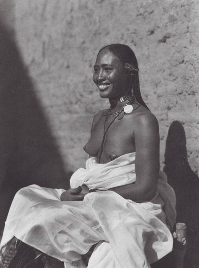 Afryka: Sudanka z Omdurmanu (zdjęcie czarno-białe) autorstwa Hugo Adolf Bernatzik
