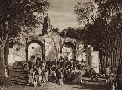 Meksyk: Amecameca, procesja przed kaplicą Sacro Monte (zdjęcie czarno-białe) autorstwa Hugo Brehme