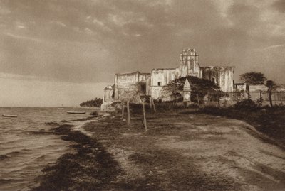 Meksyk: Campeche, ruiny klasztoru San Francisco (zdjęcie czarno-białe) autorstwa Hugo Brehme