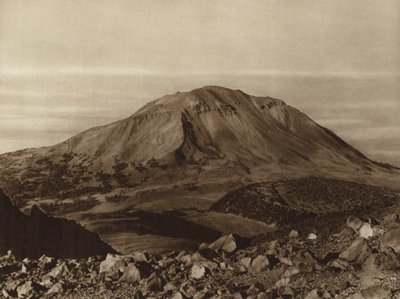 Meksyk: Sierra Negra widziana z Pico de Orizaba, stan Puebla (zdjęcie czarno-białe) autorstwa Hugo Brehme