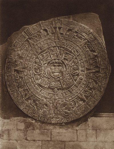 Meksyk: aztecki kamień almanachowy lub "Piedra del Sol", Muzeum Narodowe (zdjęcie czarno-białe) autorstwa Hugo Brehme