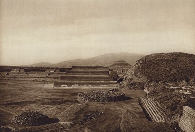 Meksyk: San Juan Teotihuacan, widok na tarasy Cytadeli (zdjęcie czarno-białe) autorstwa Hugo Brehme
