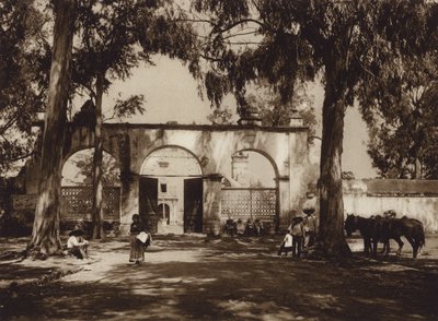 Meksyk: Xochimilco, wejście do kościoła (zdjęcie czarno-białe) autorstwa Hugo Brehme